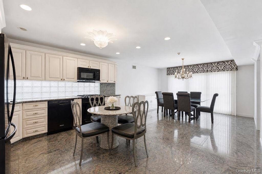 Casa com 4 Quartos à Venda em Howard Beach - Nova Iorque - EUA - 4