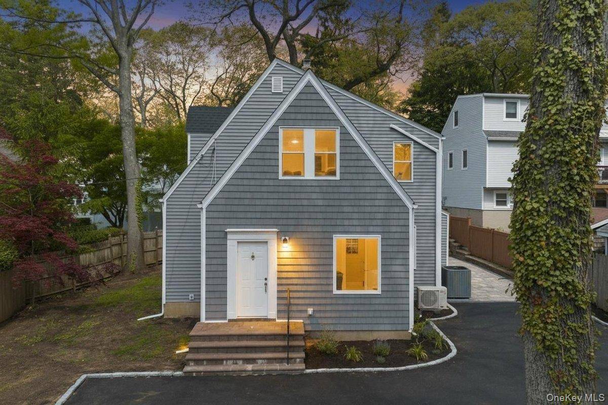 Casa com 4 Quartos à Venda em Huntington - Nova Iorque - EUA - 1