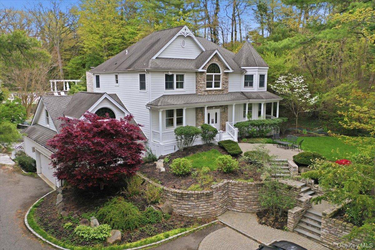 4 Bedroom Home for Sale in Huntington - New York - USA - 1