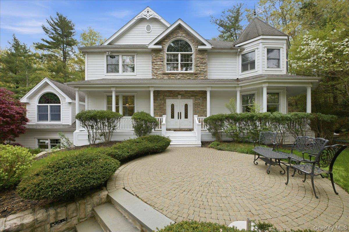 4 Bedroom Home for Sale in Huntington - New York - USA - 2