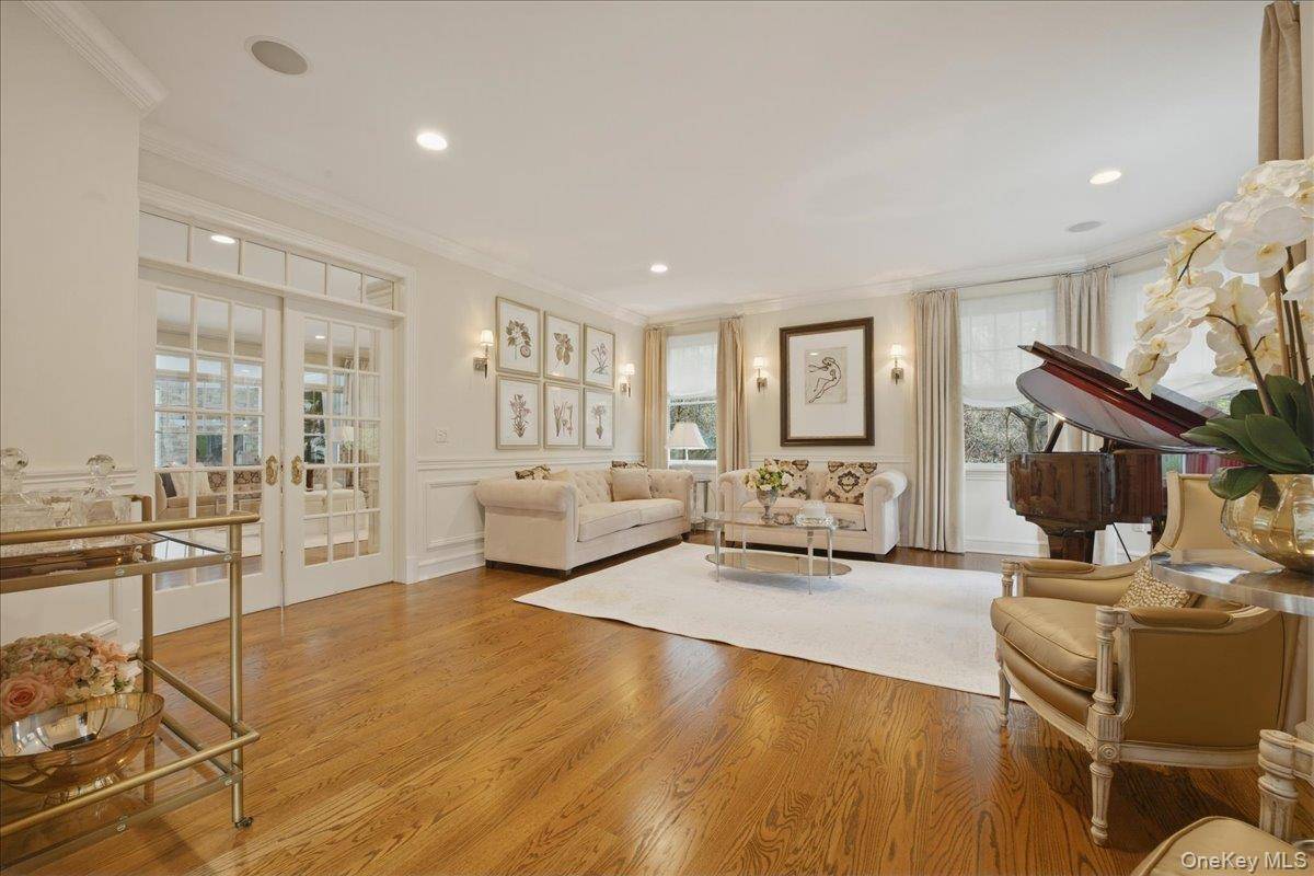 4 Bedroom Home for Sale in Huntington - New York - USA - 7