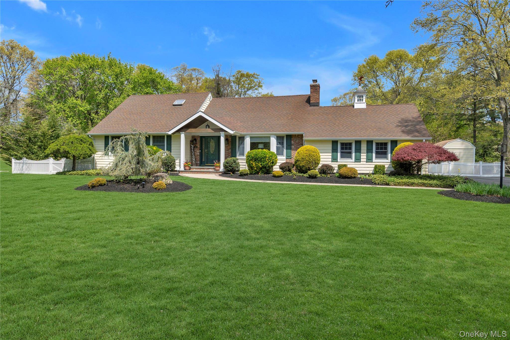 Casa de 4 Dormitorios en Venta en Huntington - Nueva York - EE. UU. - 1