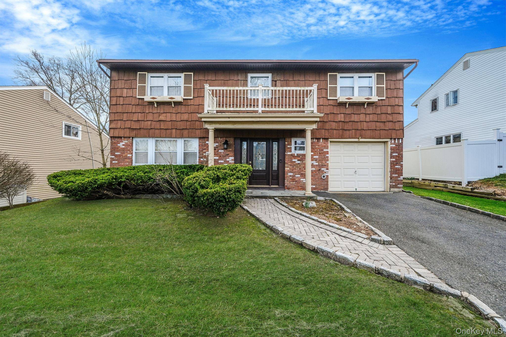 4 Bedroom Home for Sale in Huntington - New York - USA - 1