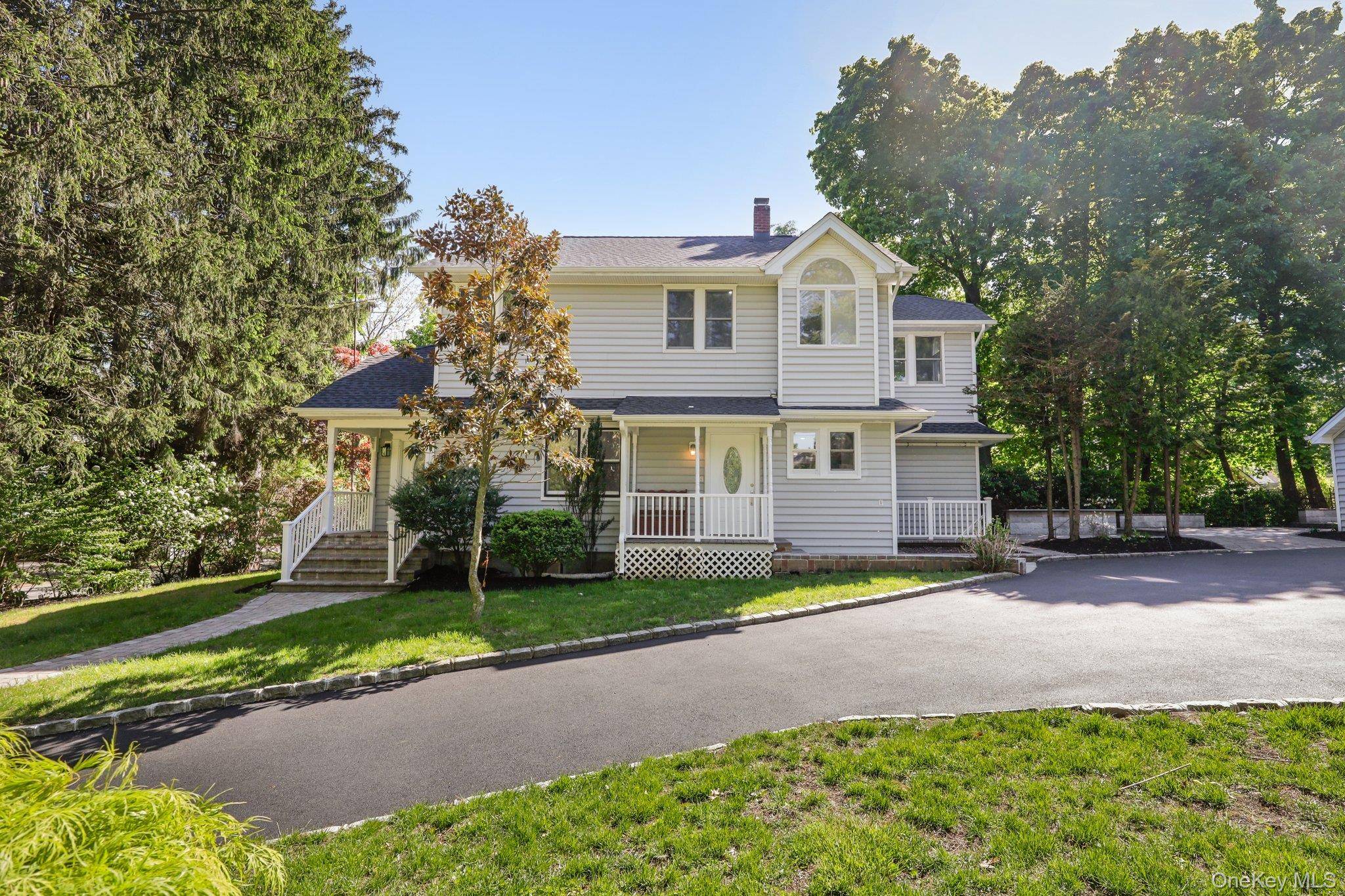 Casa de 4 Dormitorios en Venta en Huntington Station - Nueva York - EE. UU. - 1