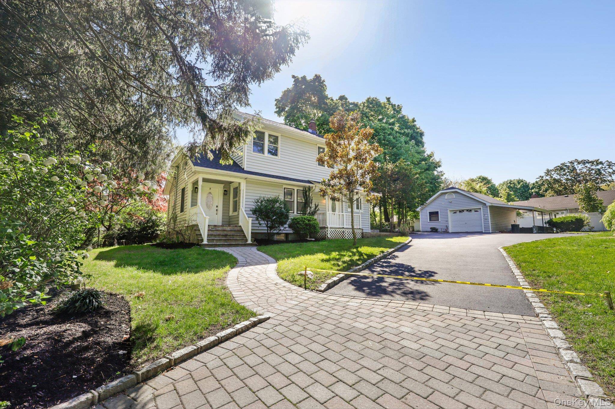 Casa de 4 Dormitorios en Venta en Huntington Station - Nueva York - EE. UU. - 2