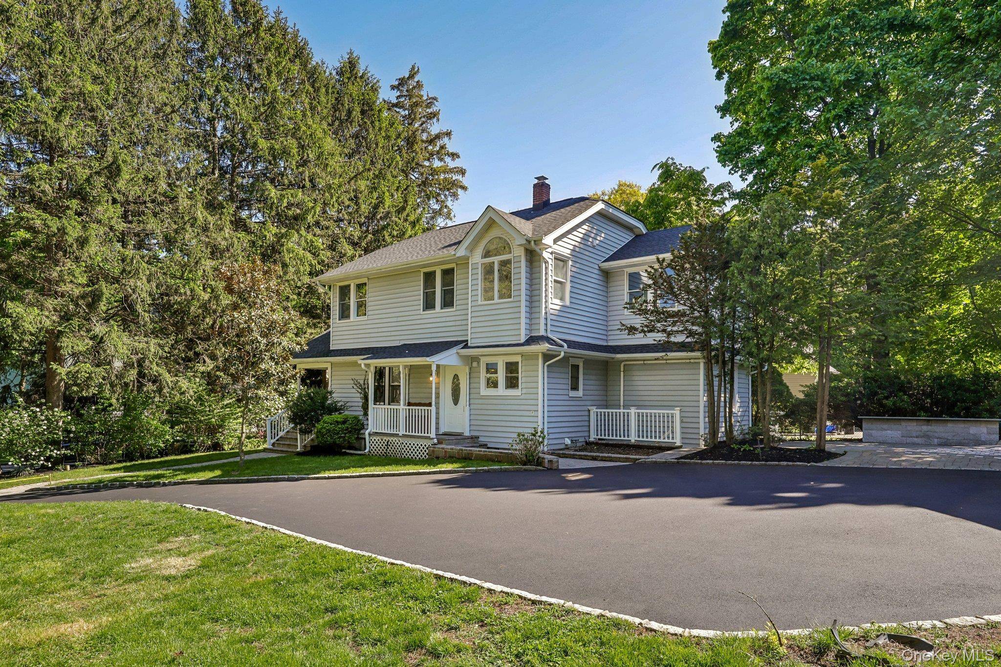 Casa de 4 Dormitorios en Venta en Huntington Station - Nueva York - EE. UU. - 3