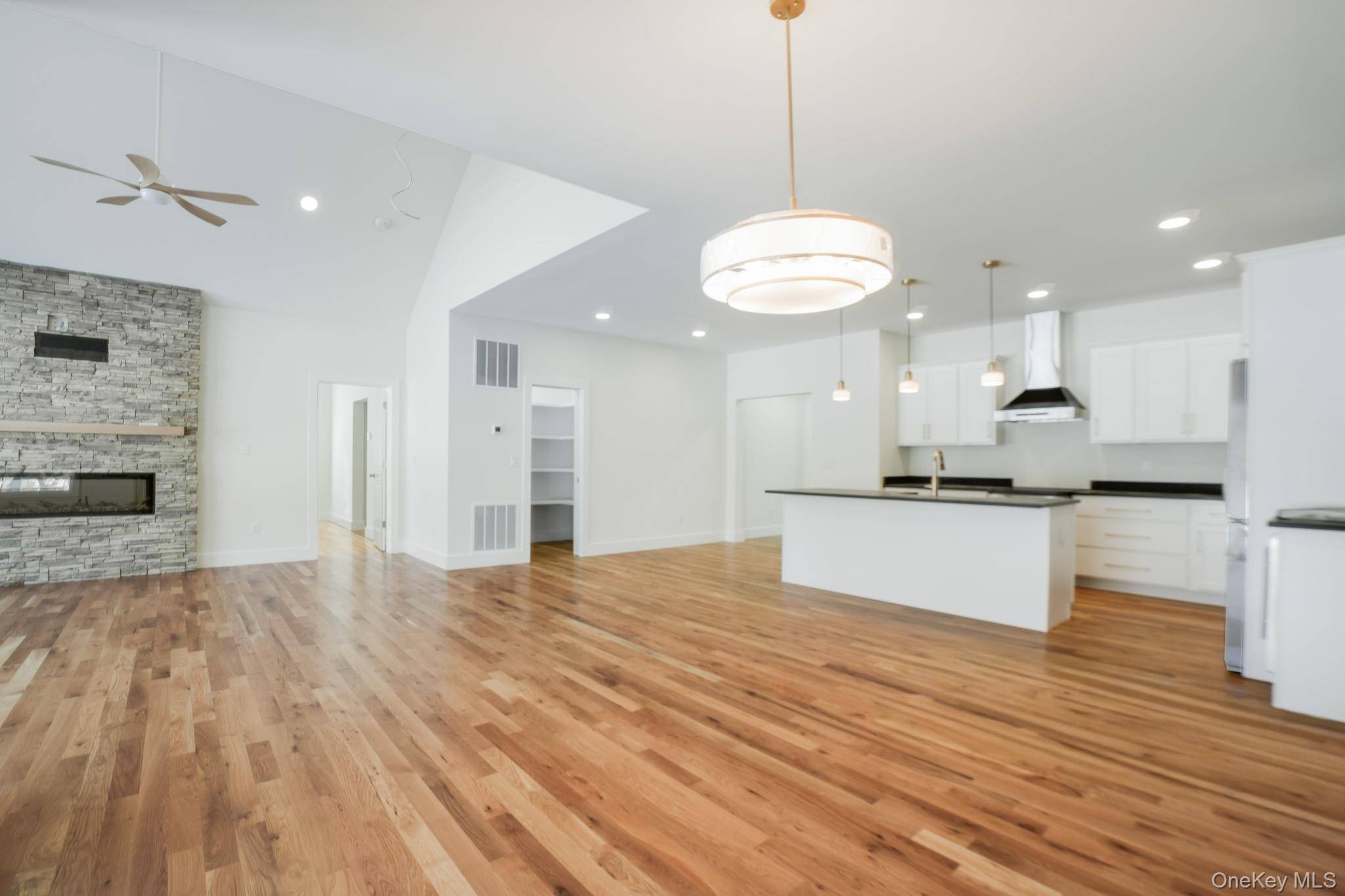 Casa com 4 Quartos à Venda em Hyde Park - Nova Iorque - EUA - 6