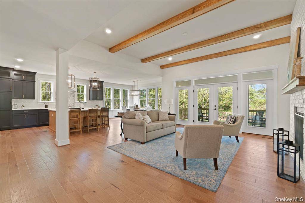 Casa de 4 Dormitorios en Venta en Hyde Park - Nueva York - EE. UU. - 3
