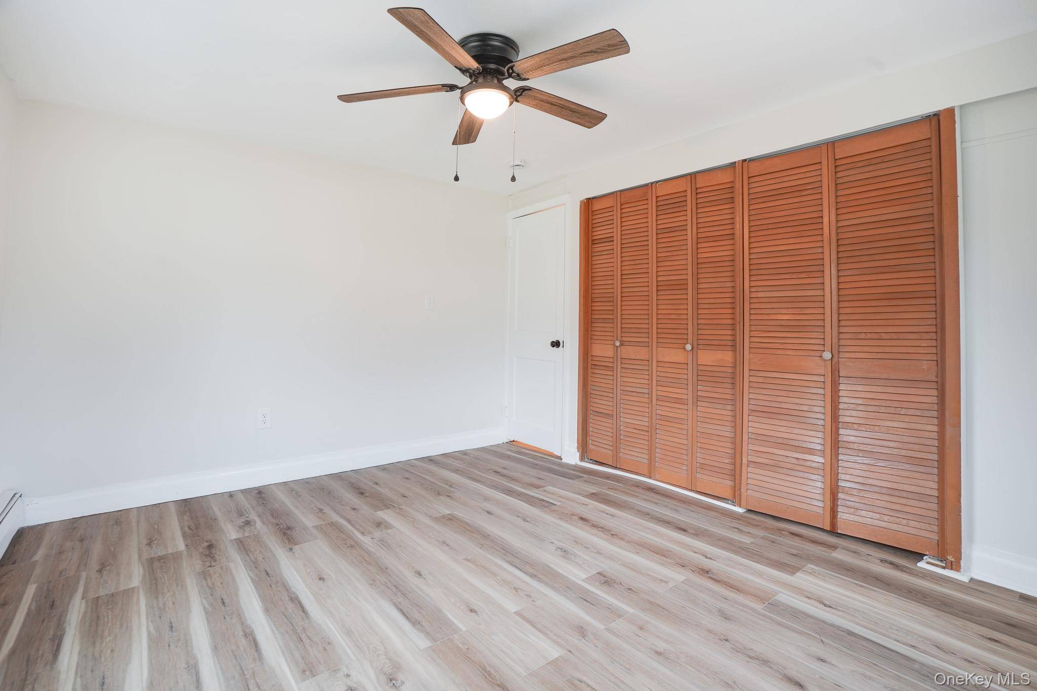 Casa com 4 Quartos à Venda em Hyde Park - Nova Iorque - EUA - 8