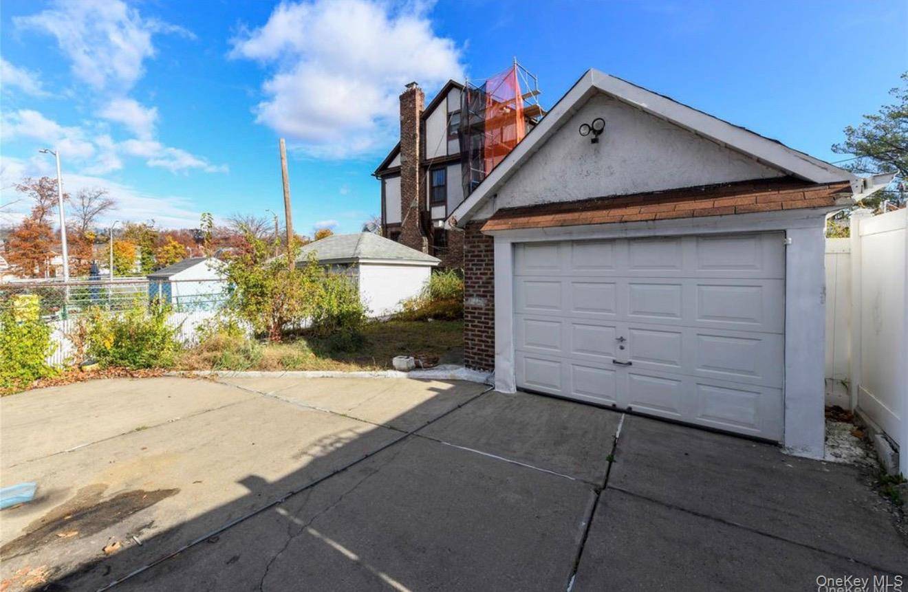 Casa com 4 Quartos à Venda em Jamaica Hills - Nova Iorque - EUA - 3