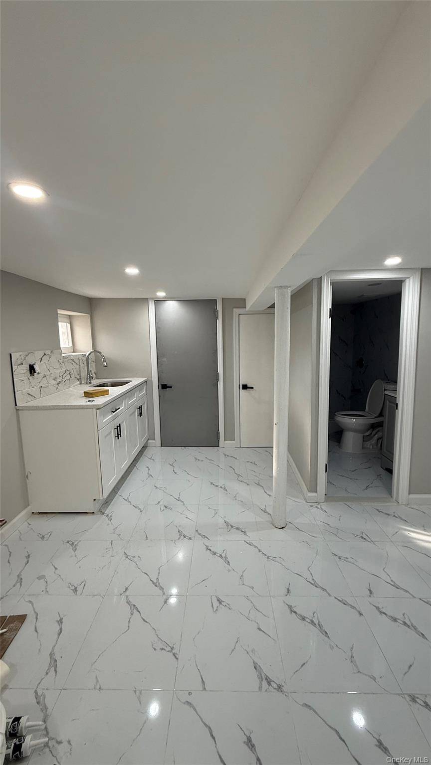 4 Bedroom Home for Sale in Jamaica - New York - USA - 6