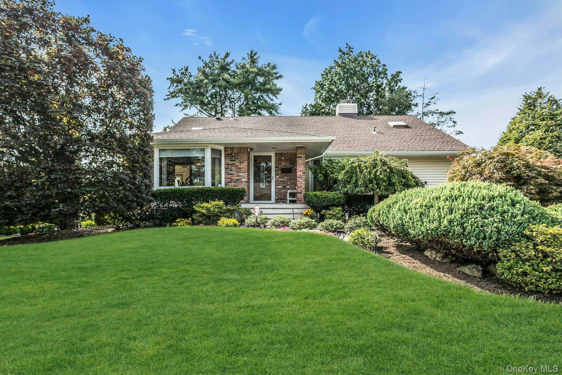 4 Bedroom Home for Sale in Jericho - New York - USA - 1