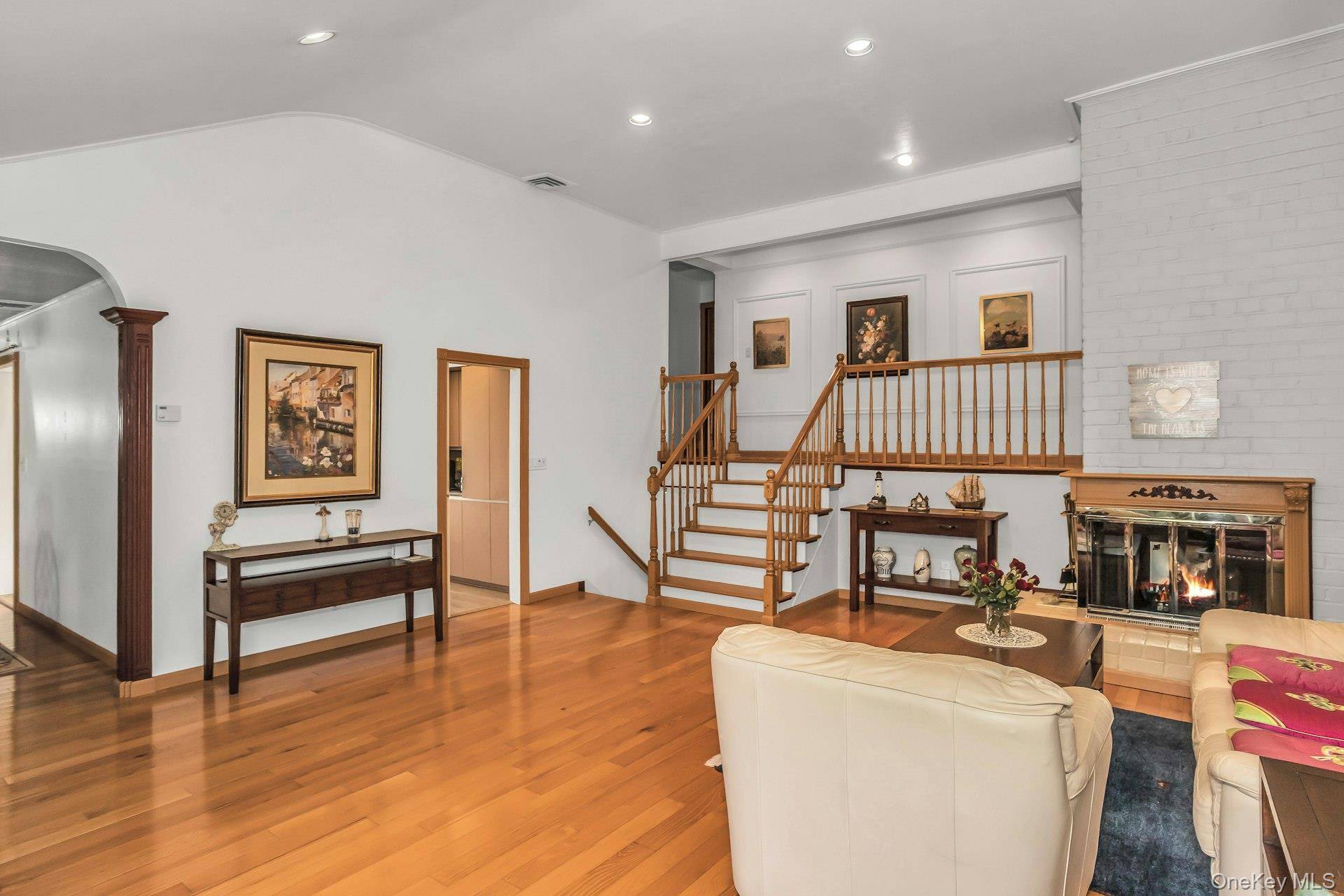 4 Bedroom Home for Sale in Jericho - New York - USA - 6