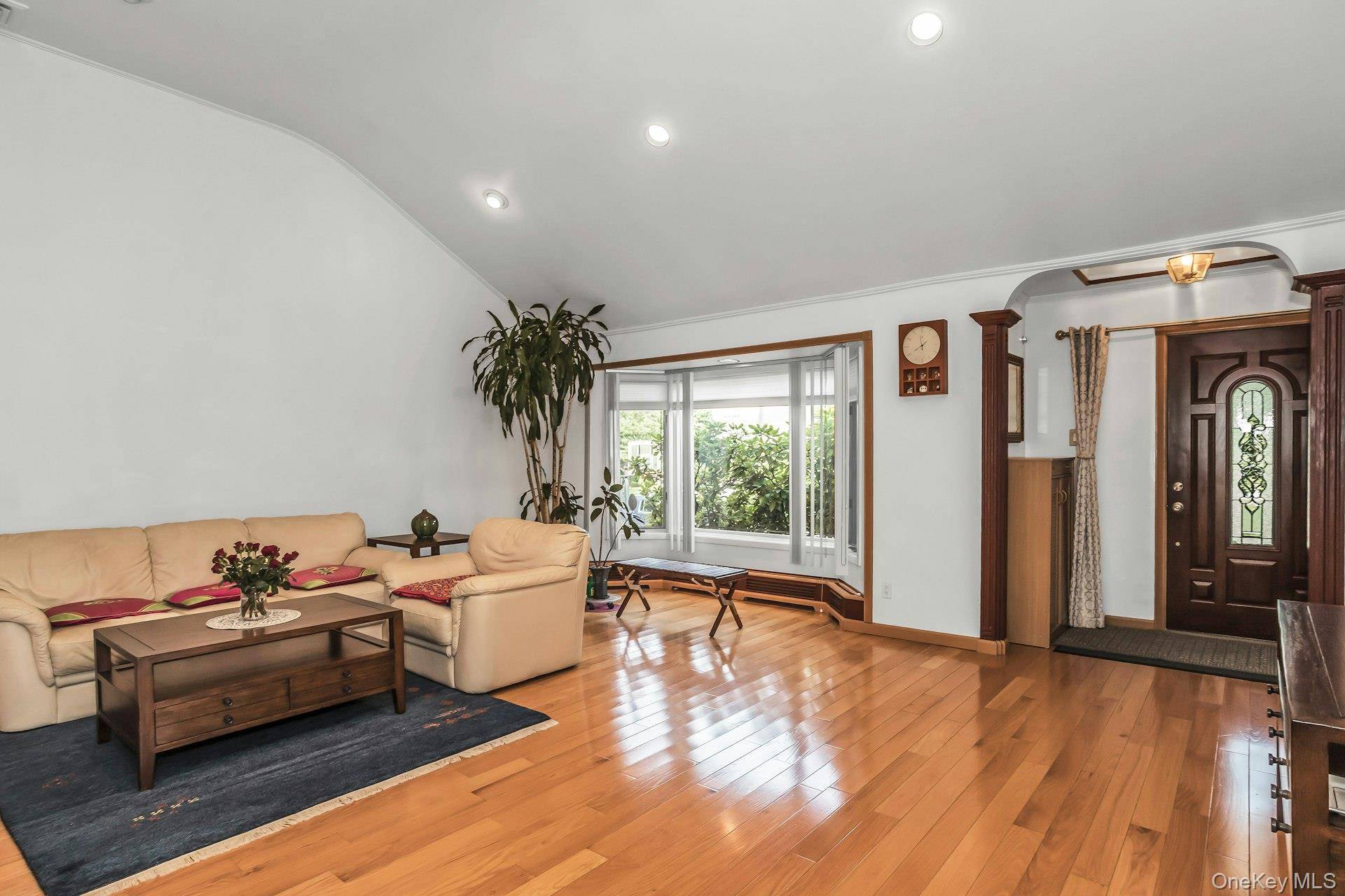 4 Bedroom Home for Sale in Jericho - New York - USA - 7