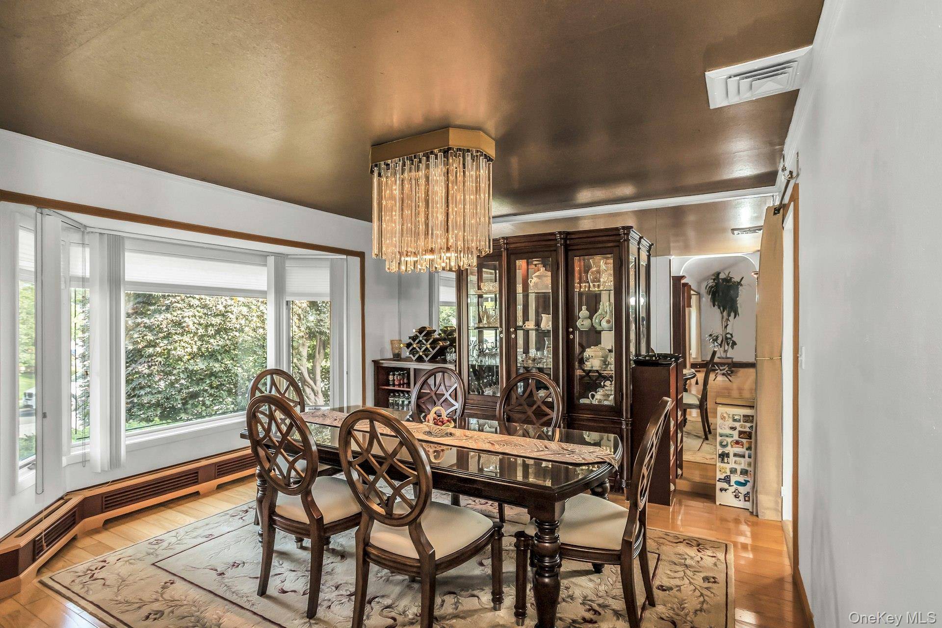 4 Bedroom Home for Sale in Jericho - New York - USA - 8