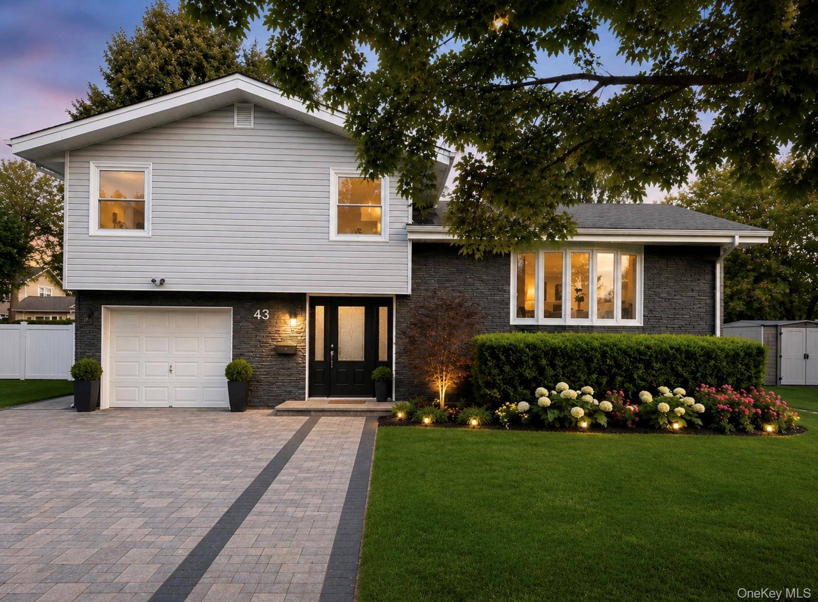 4 Bedroom Home for Sale in Jericho - New York - USA - 1