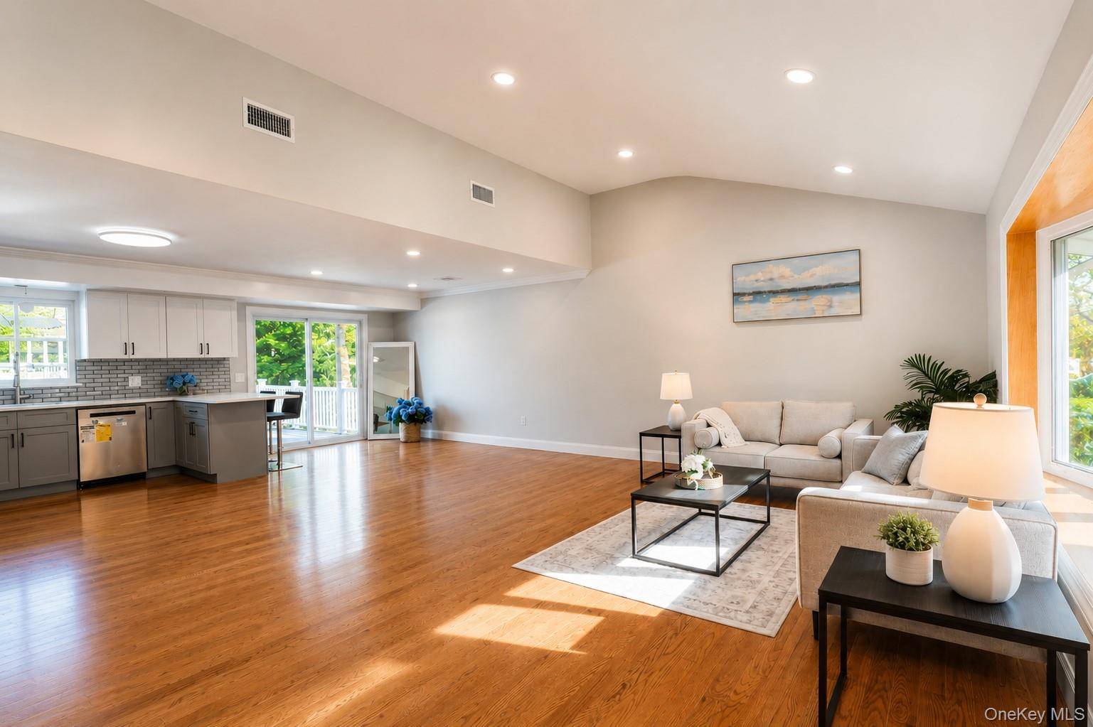 4 Bedroom Home for Sale in Jericho - New York - USA - 2