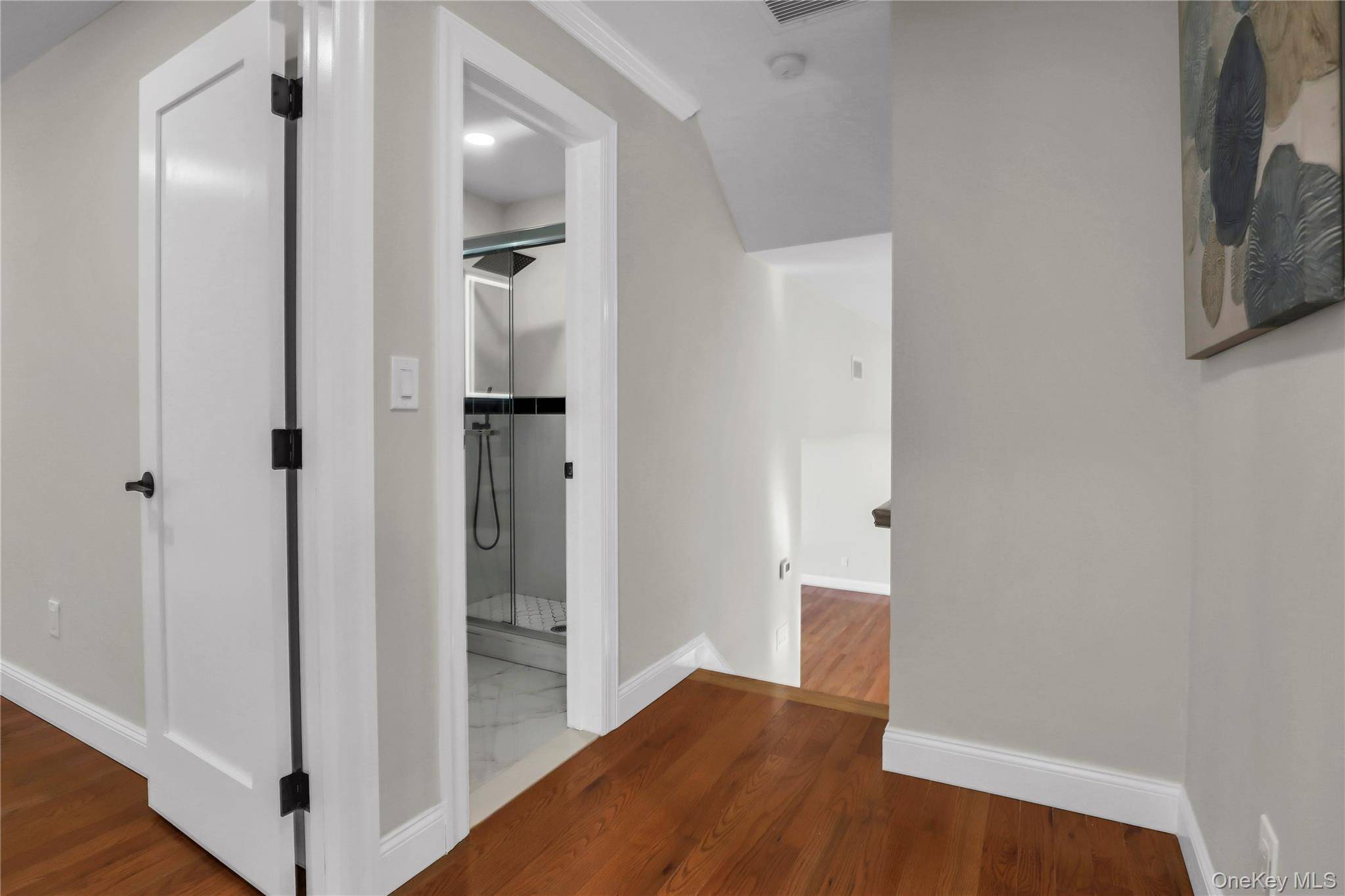 4 Bedroom Home for Sale in Jericho - New York - USA - 6