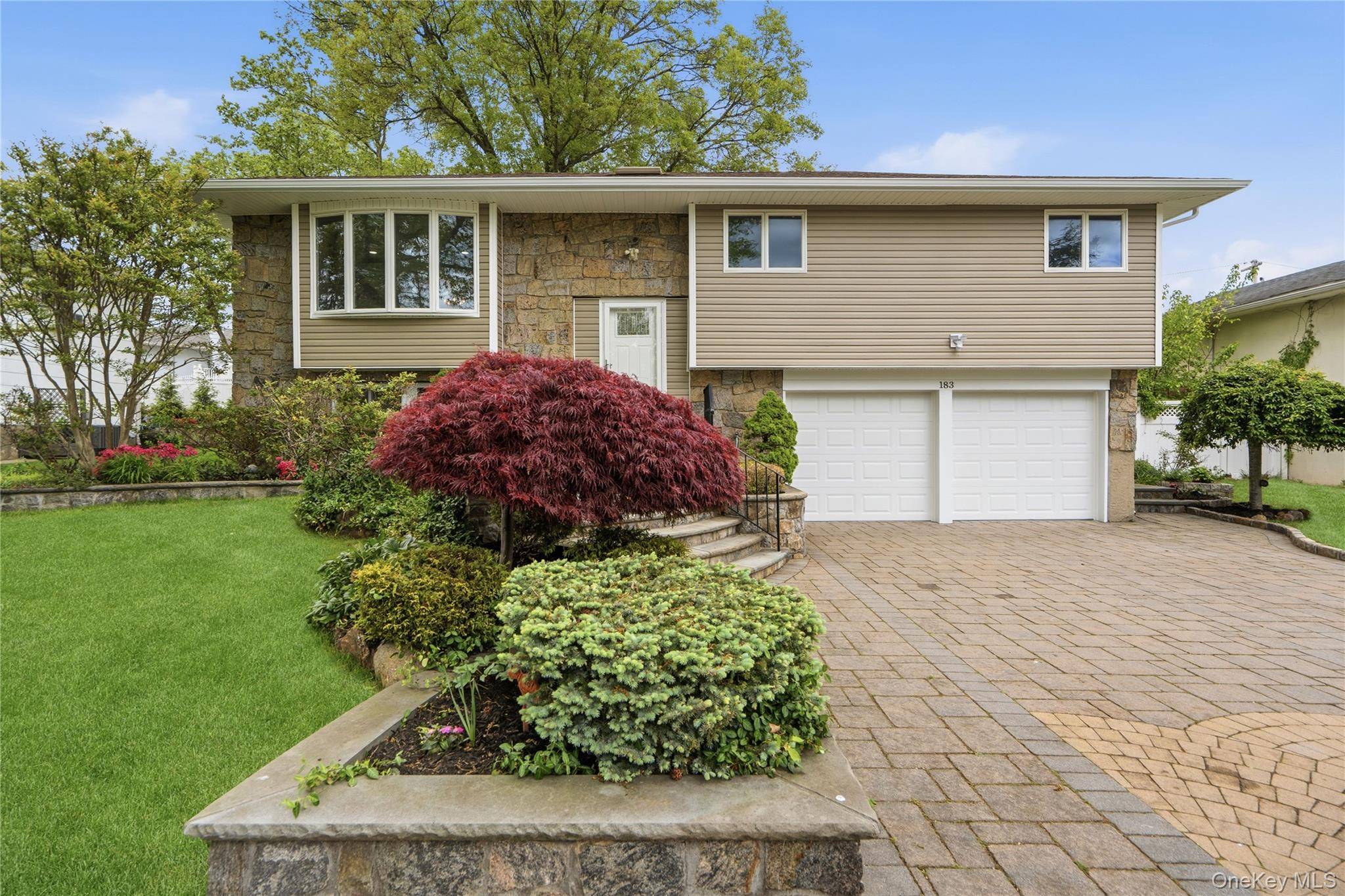 4 Bedroom Home for Sale in Jericho - New York - USA - 1