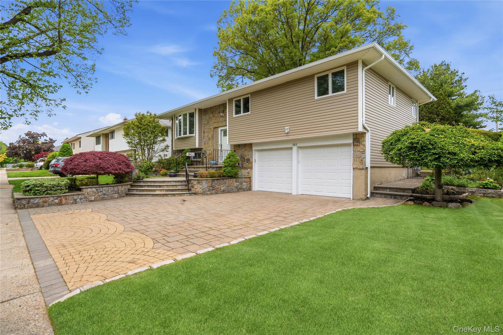 4 Bedroom Home for Sale in Jericho - New York - USA - 3