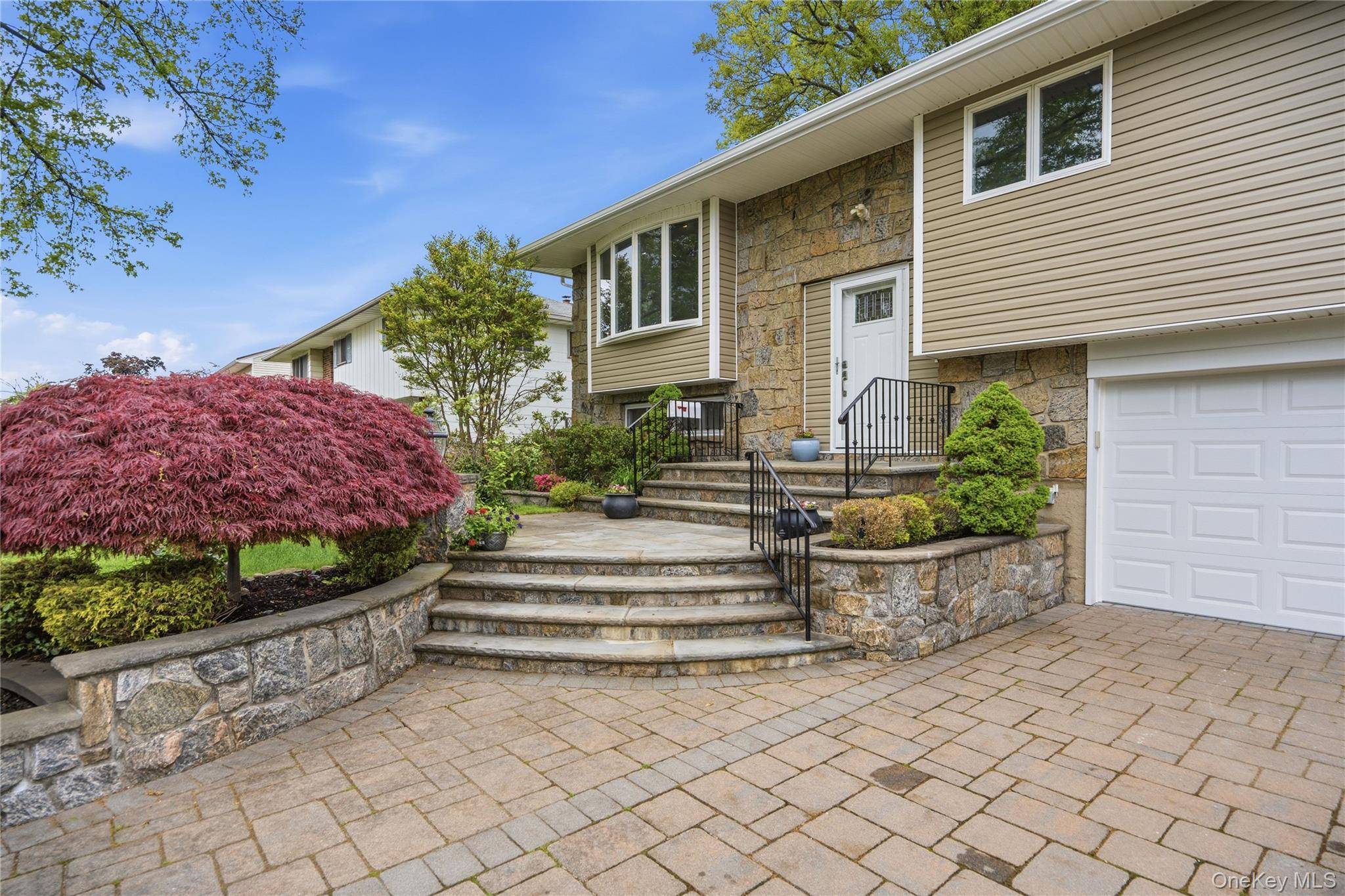 4 Bedroom Home for Sale in Jericho - New York - USA - 4