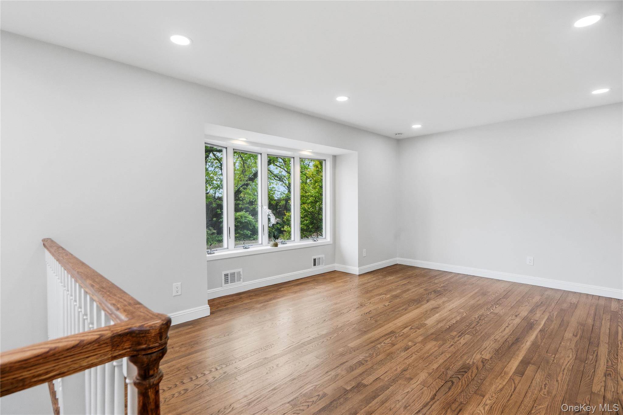 4 Bedroom Home for Sale in Jericho - New York - USA - 6