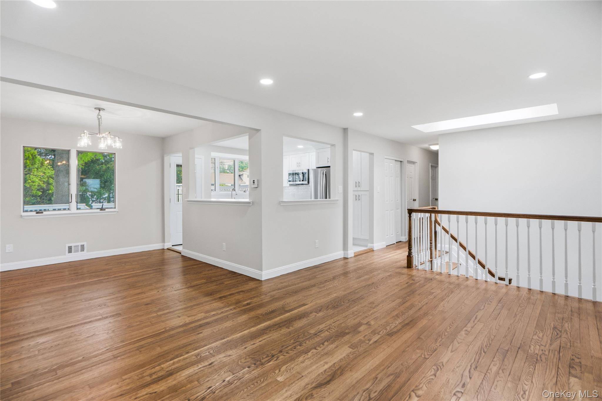 4 Bedroom Home for Sale in Jericho - New York - USA - 8