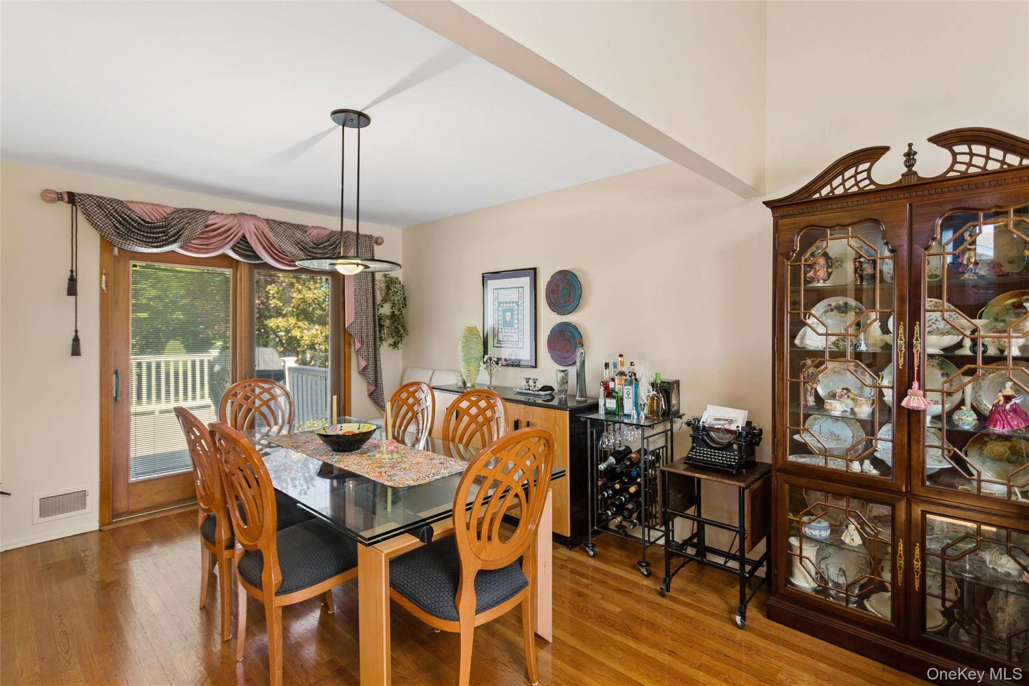 4 Bedroom Home for Sale in Jericho - New York - USA - 4