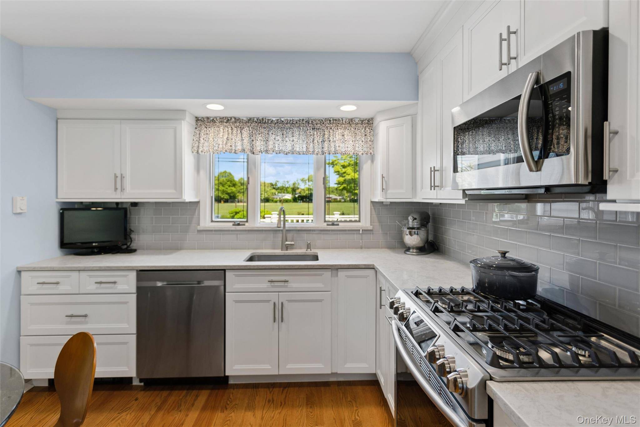 4 Bedroom Home for Sale in Jericho - New York - USA - 6