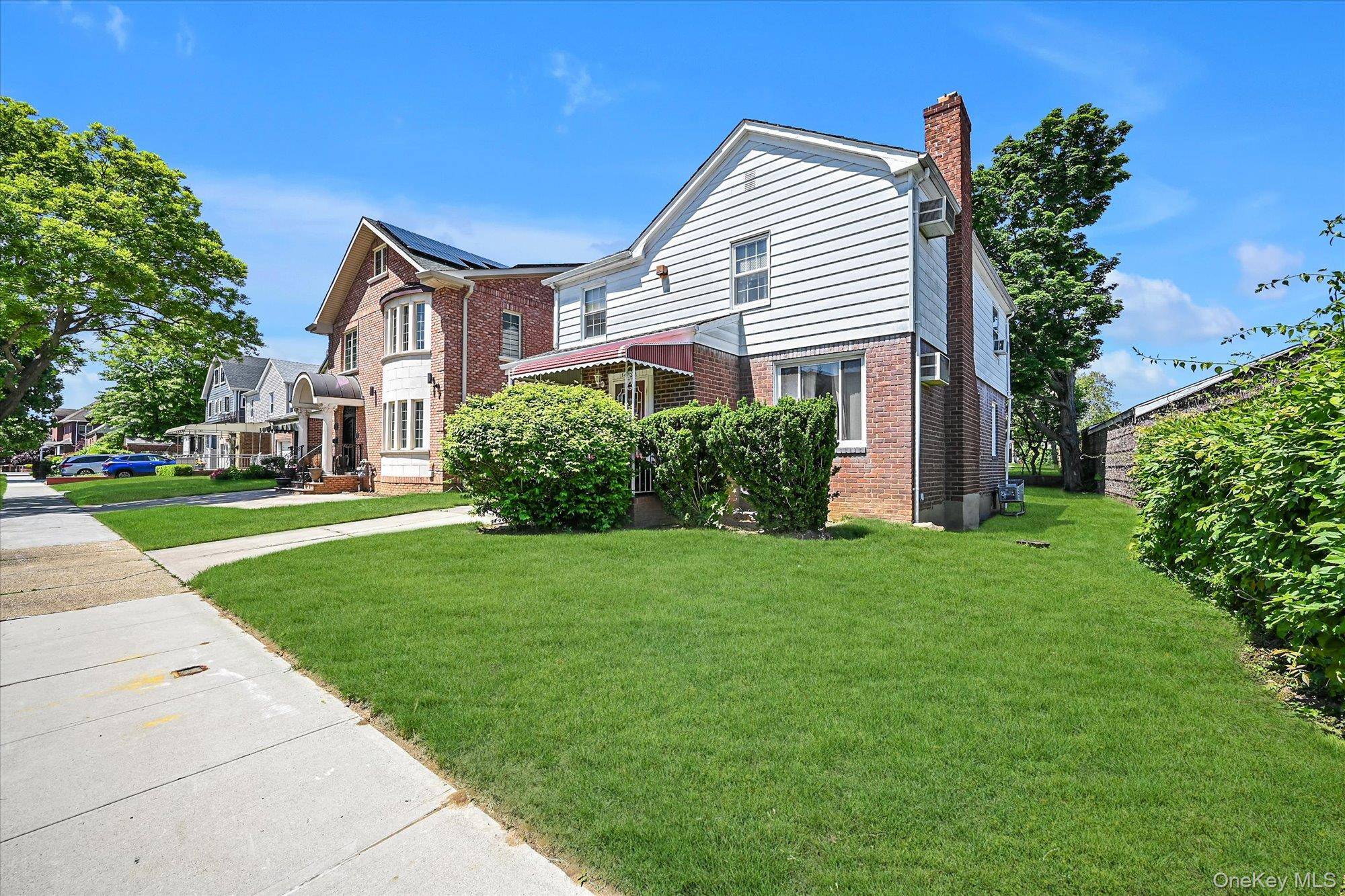 Casa com 4 Quartos à Venda em Kew Garden Hills - Nova Iorque - EUA - 3