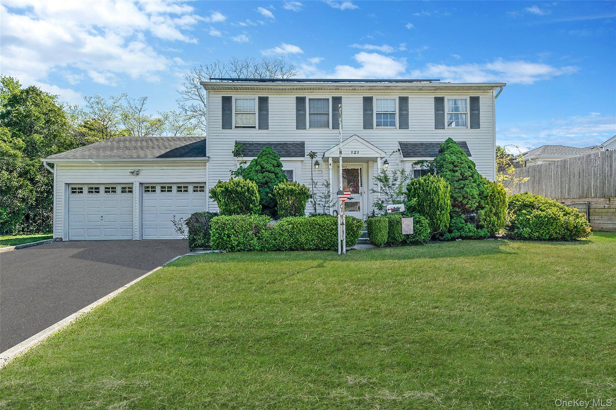 Casa de 4 Dormitorios en Venta en Kings Park - Nueva York - EE. UU. - 1