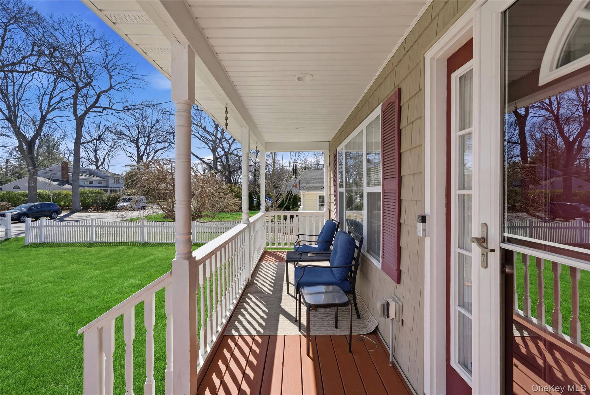 Casa de 4 Dormitorios en Venta en Lake Grove - Nueva York - EE. UU. - 2