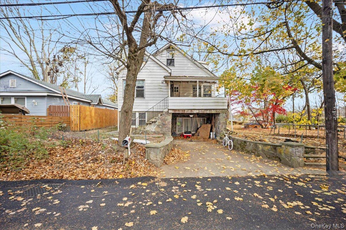 Casa com 4 Quartos à Venda em Lake Peekskill - Nova Iorque - EUA - 1