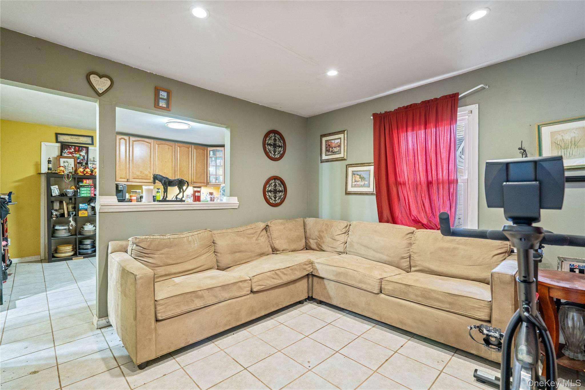 Maison de 4 Chambres à Vendre à Lake Ronkonkoma, New York, États-Unis - 3