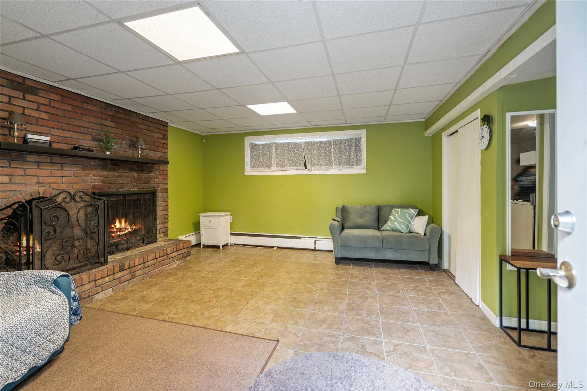 Maison de 4 Chambres à Vendre à Lake Ronkonkoma, New York, États-Unis - 7