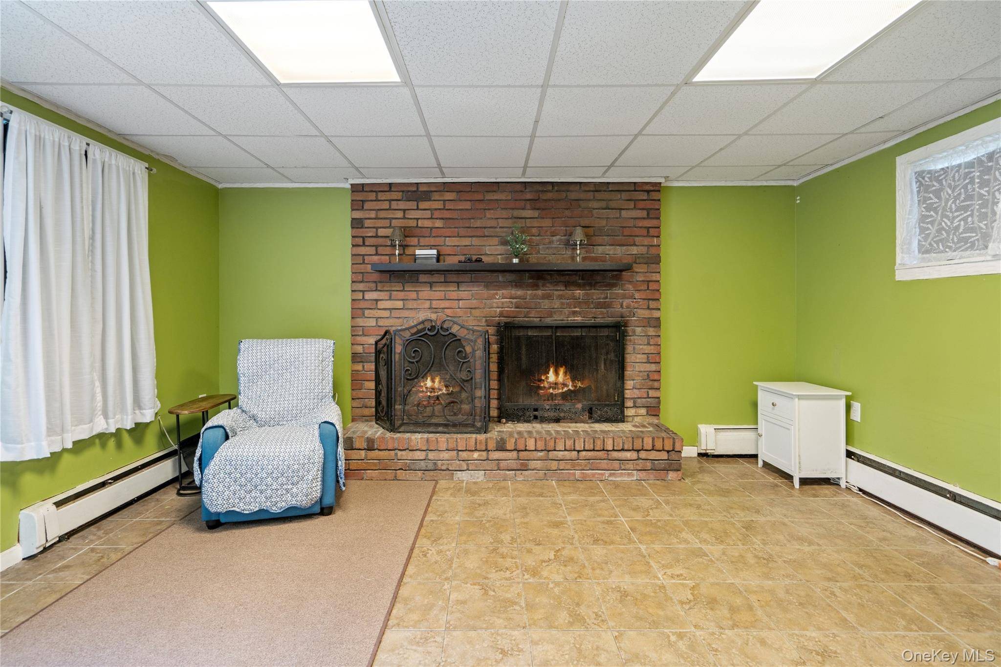 Maison de 4 Chambres à Vendre à Lake Ronkonkoma, New York, États-Unis - 8