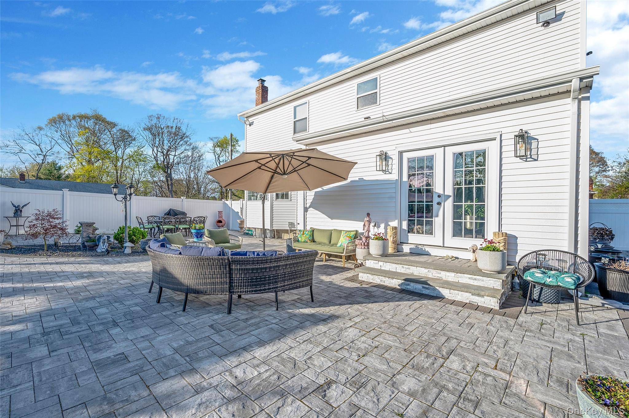 Maison de 4 Chambres à Vendre à Lake Ronkonkoma, New York, États-Unis - 4