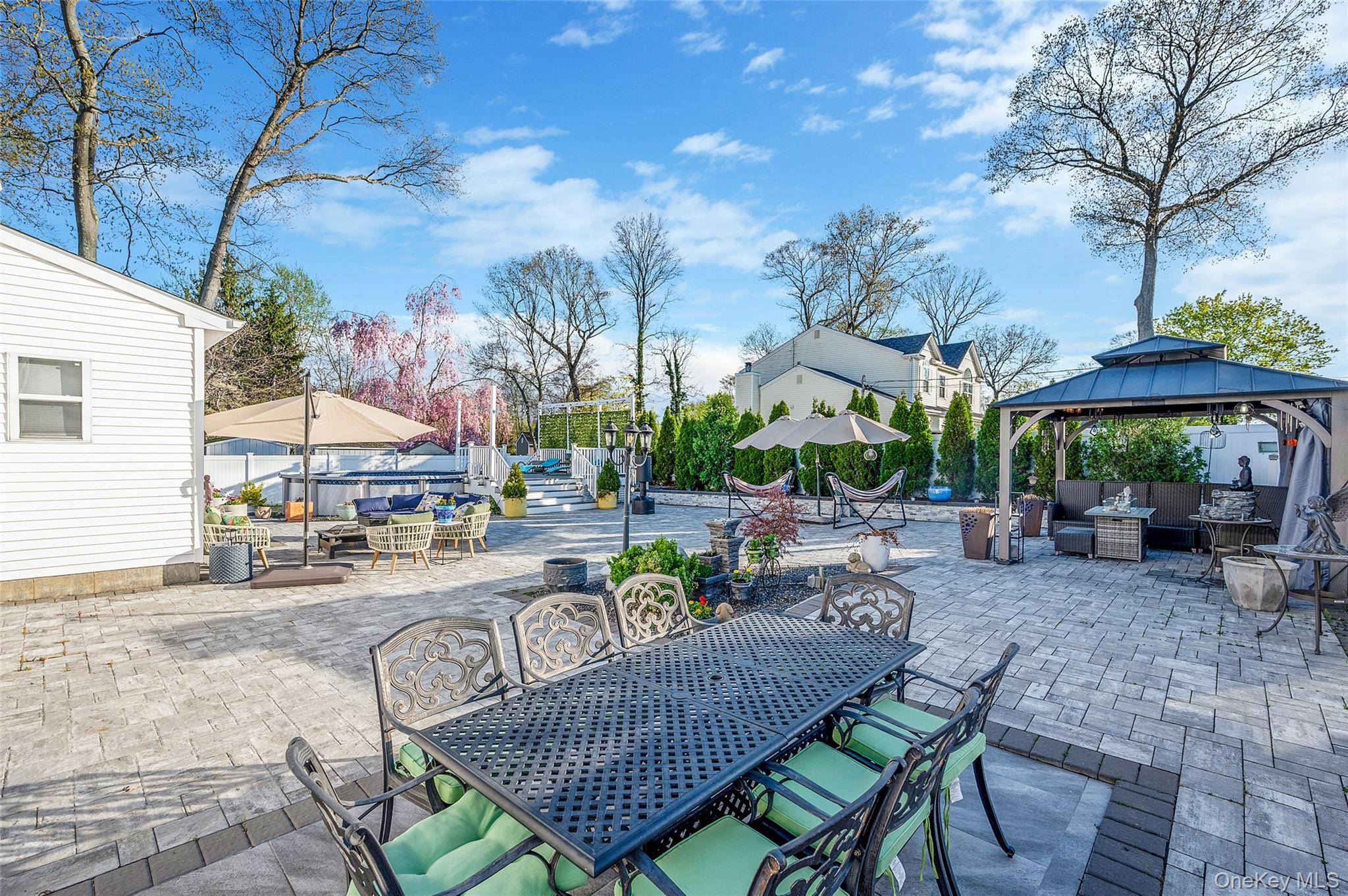Maison de 4 Chambres à Vendre à Lake Ronkonkoma, New York, États-Unis - 5