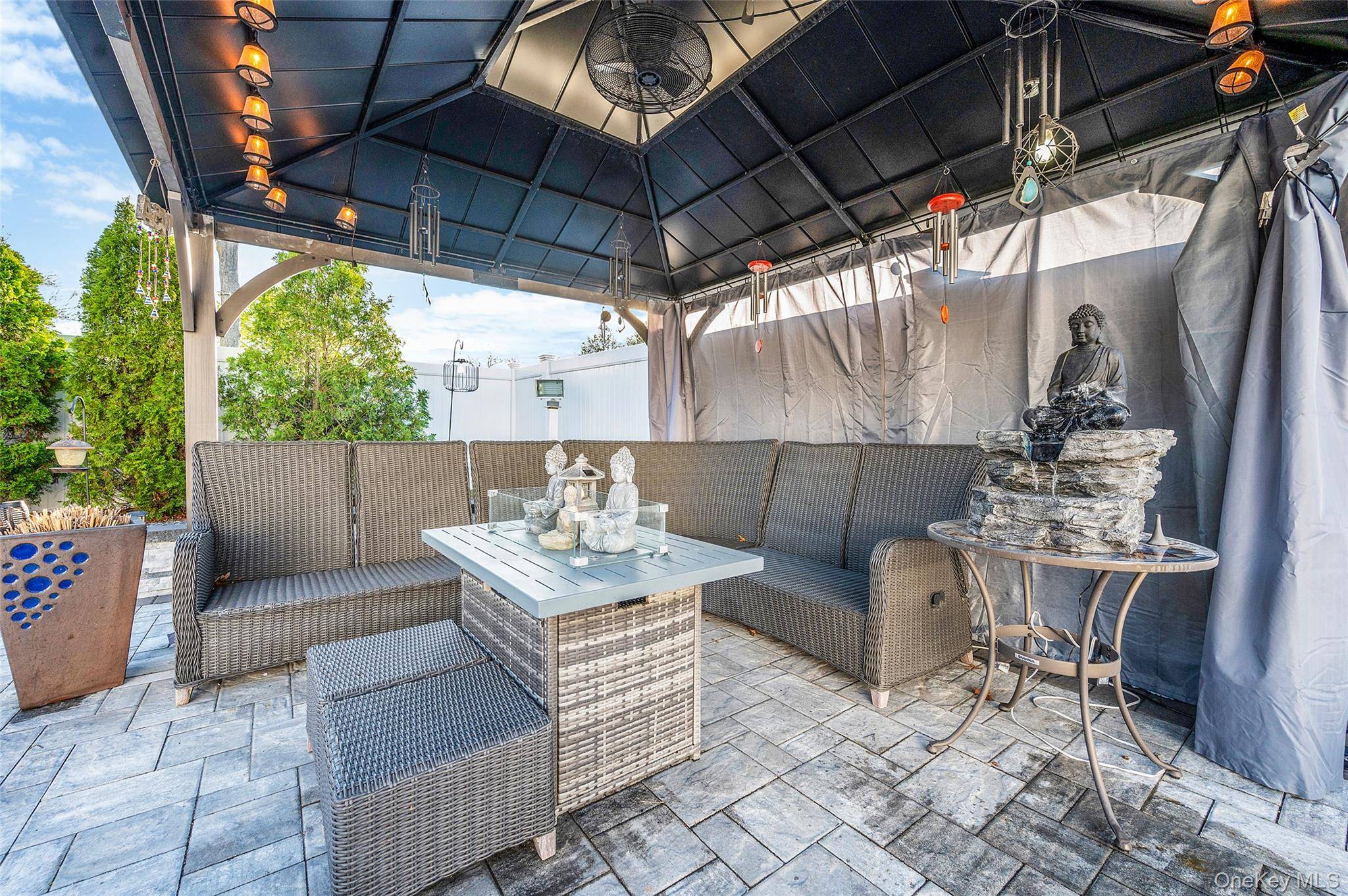Maison de 4 Chambres à Vendre à Lake Ronkonkoma, New York, États-Unis - 6