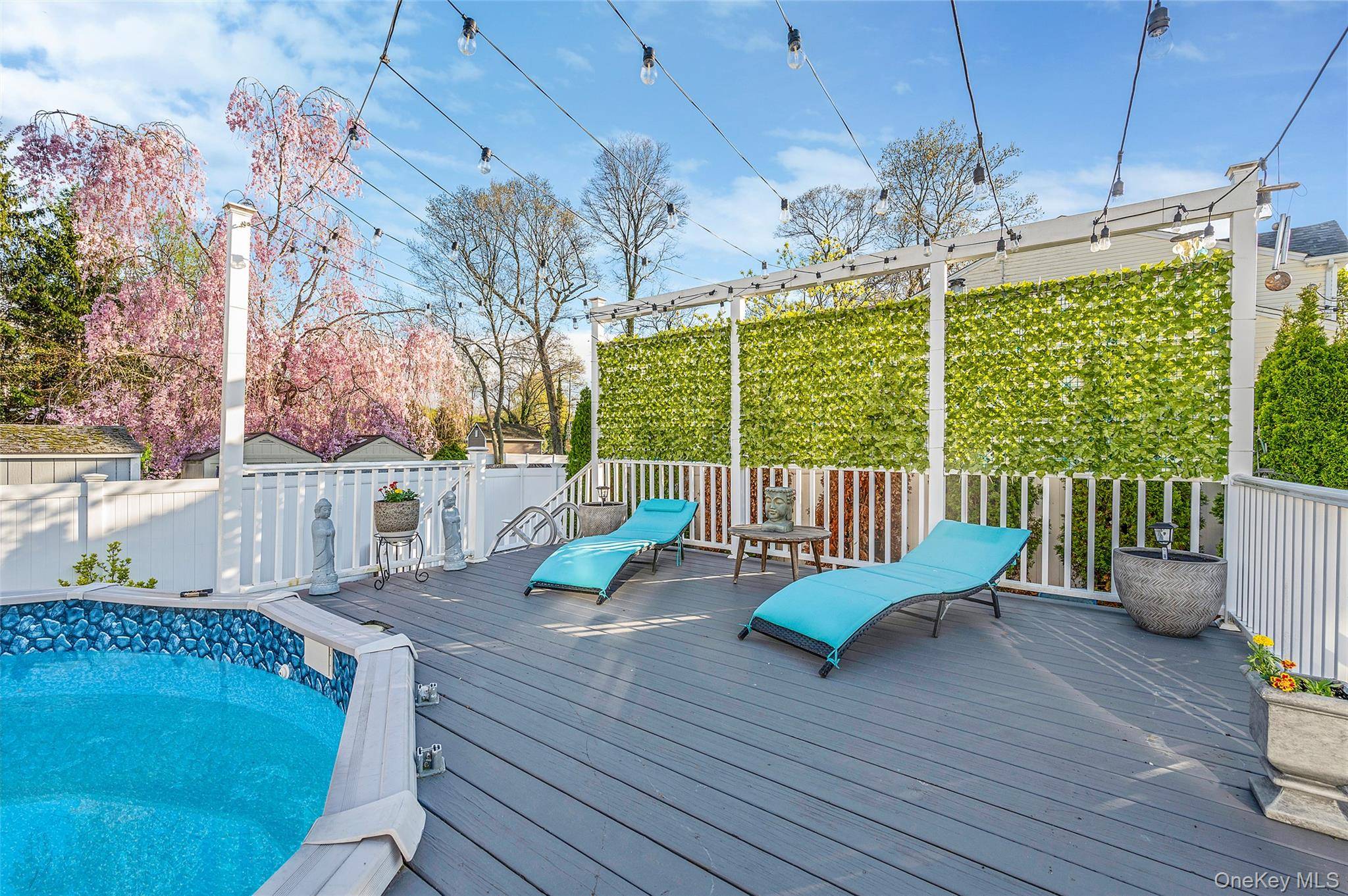 Maison de 4 Chambres à Vendre à Lake Ronkonkoma, New York, États-Unis - 7