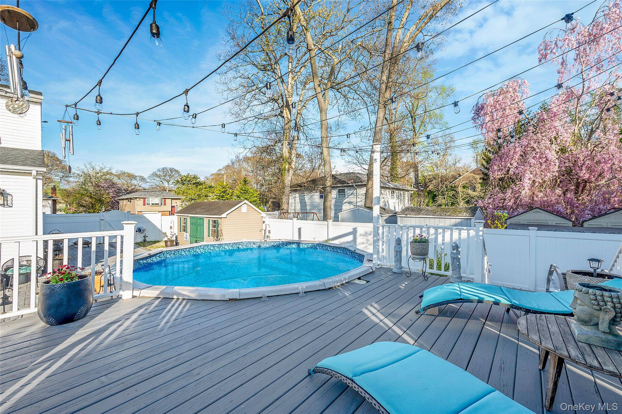 Maison de 4 Chambres à Vendre à Lake Ronkonkoma, New York, États-Unis - 8