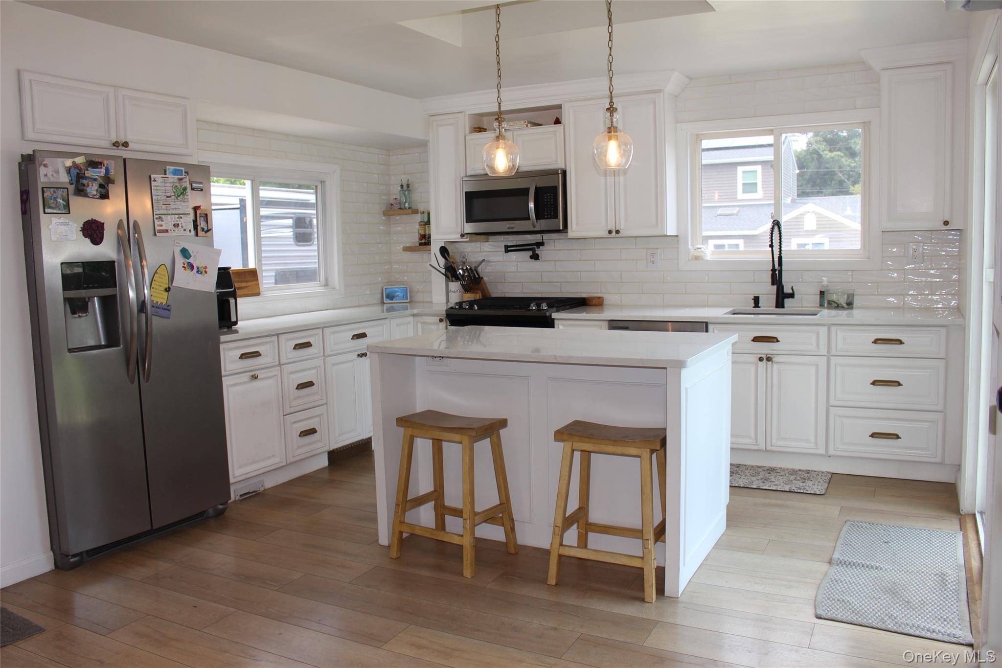 Maison de 4 Chambres à Vendre à Lake Ronkonkoma, New York, États-Unis - 2