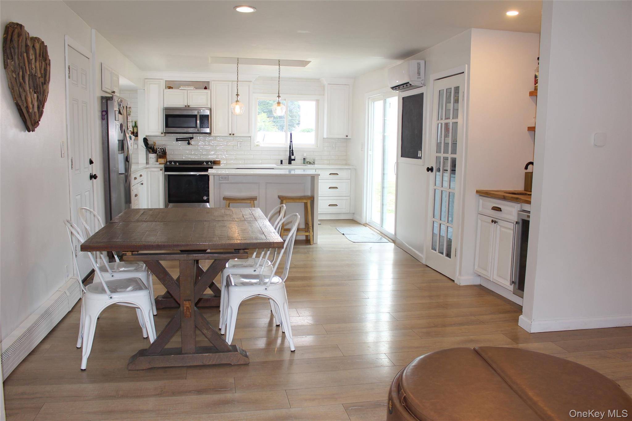 Maison de 4 Chambres à Vendre à Lake Ronkonkoma, New York, États-Unis - 4