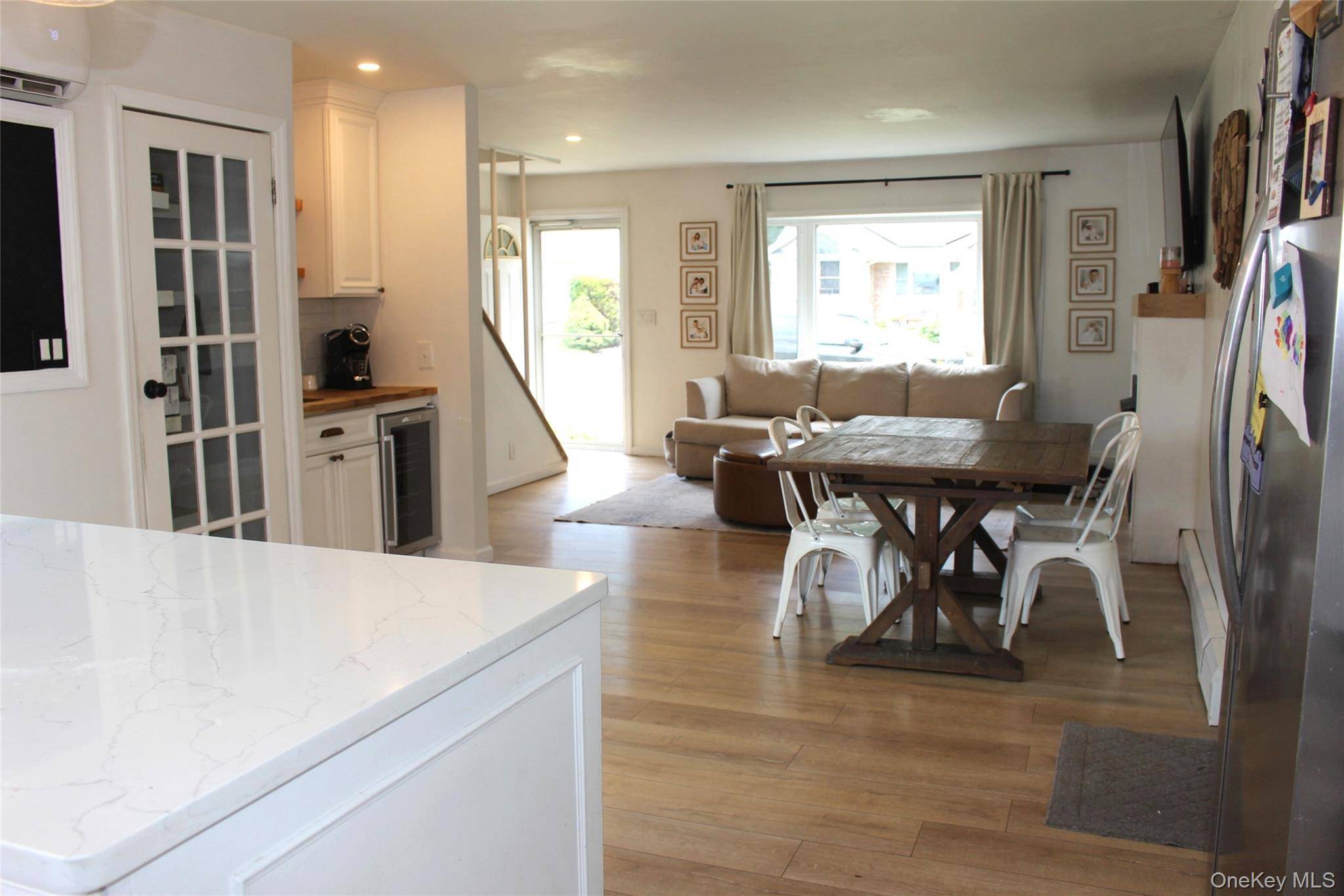 Maison de 4 Chambres à Vendre à Lake Ronkonkoma, New York, États-Unis - 6