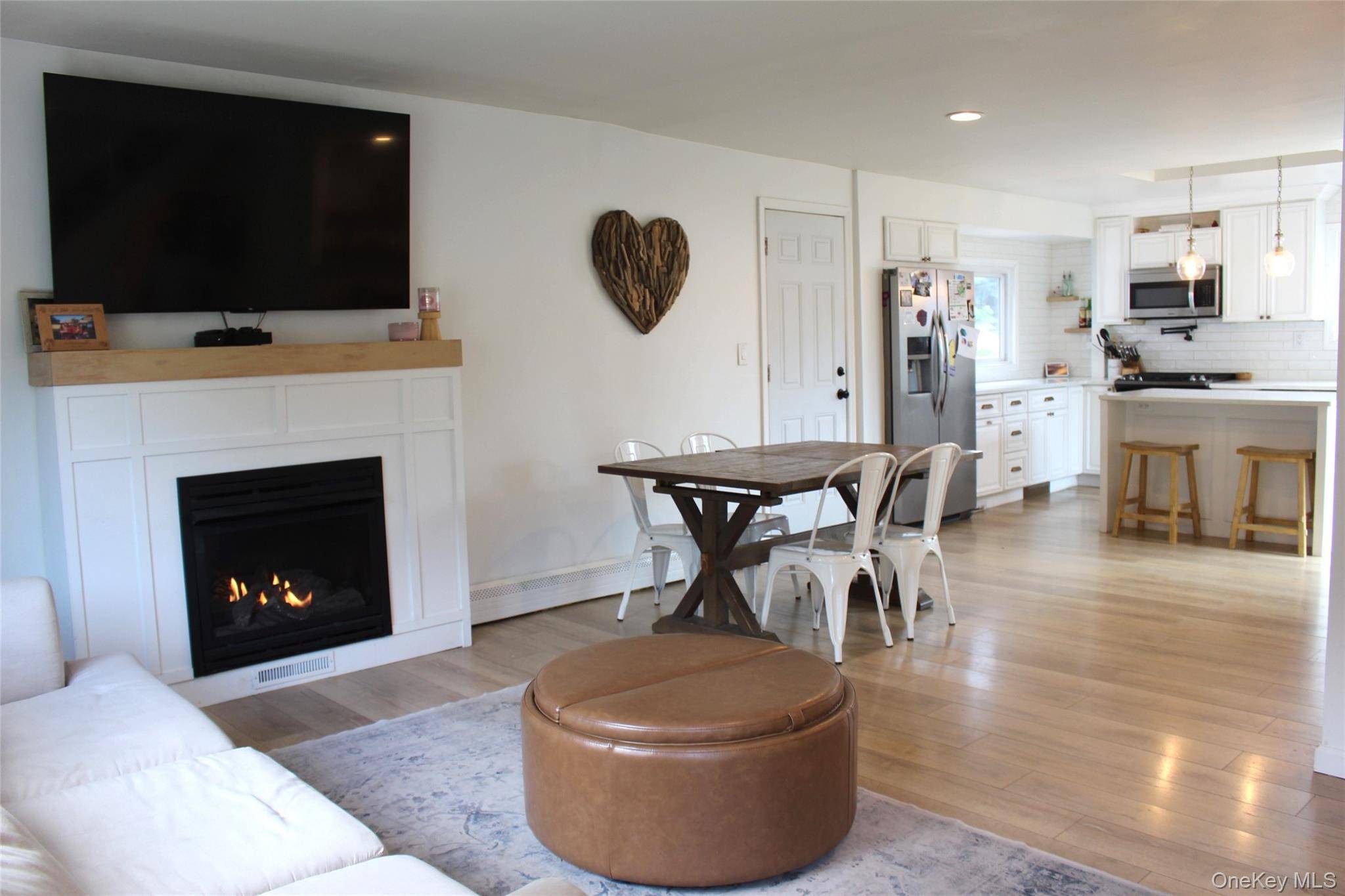 Maison de 4 Chambres à Vendre à Lake Ronkonkoma, New York, États-Unis - 8