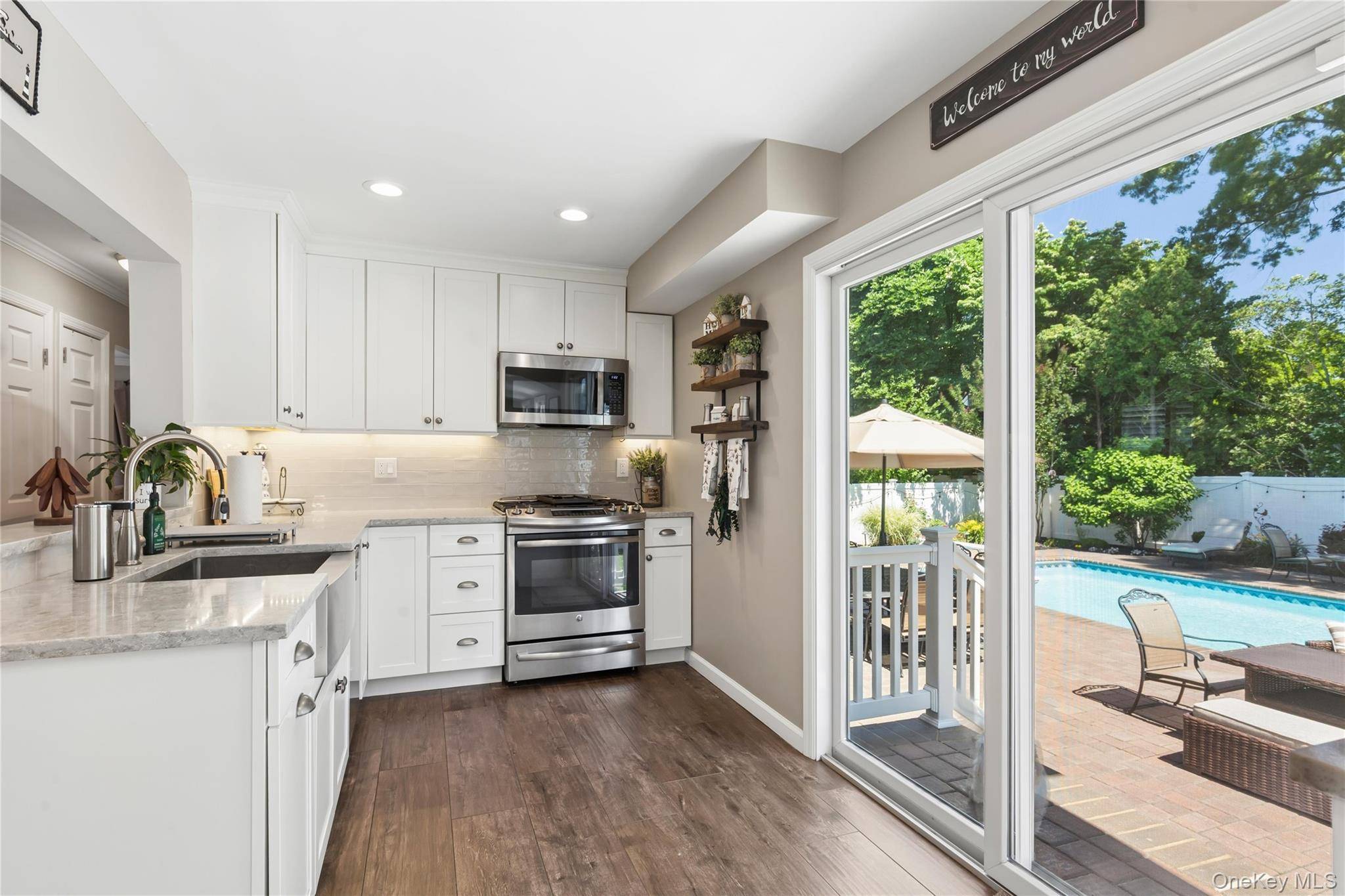 Maison de 4 Chambres à Vendre à Lake Ronkonkoma, New York, États-Unis - 4