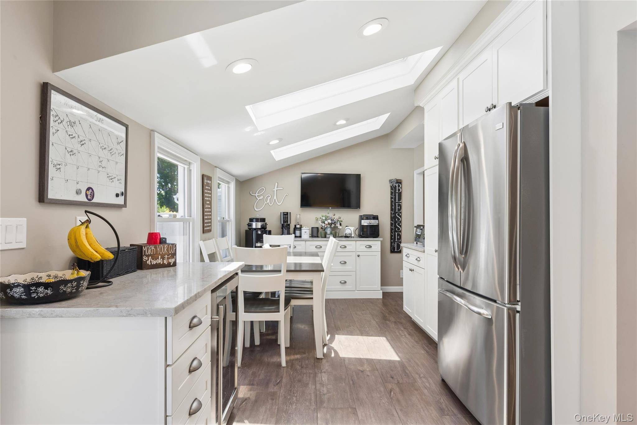 Maison de 4 Chambres à Vendre à Lake Ronkonkoma, New York, États-Unis - 7