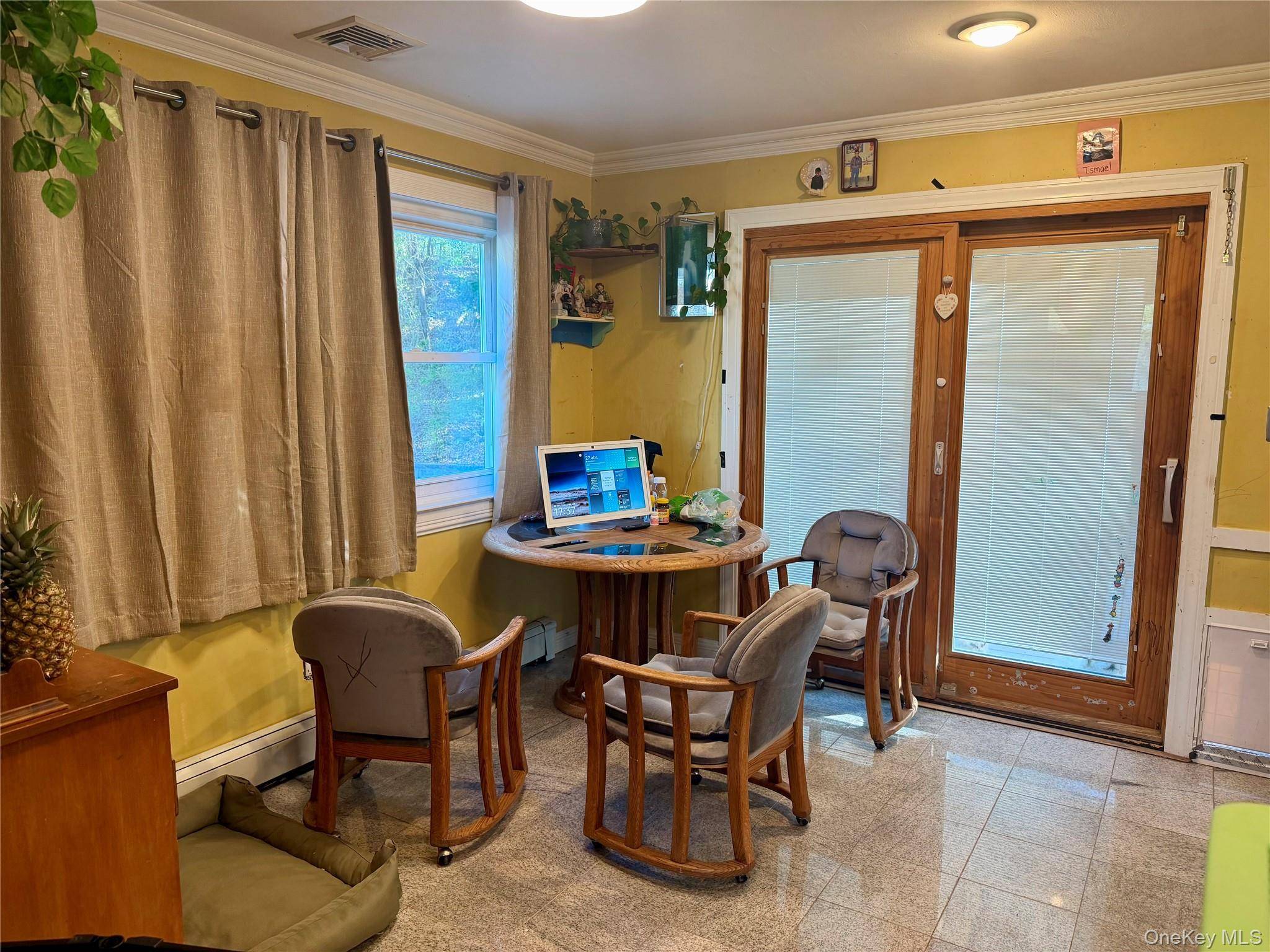 Maison de 4 Chambres à Vendre à Lake Ronkonkoma, New York, États-Unis - 2