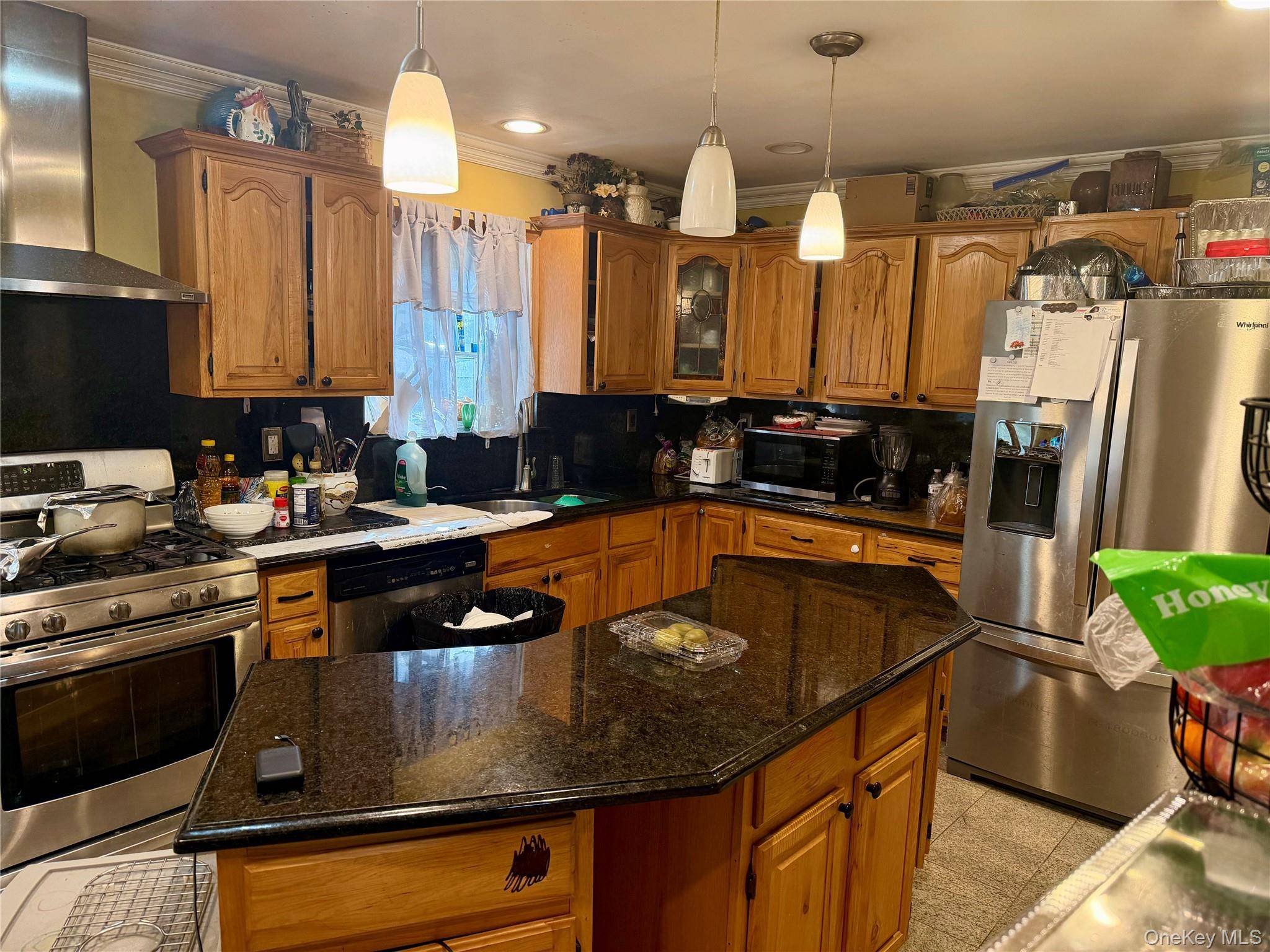 Maison de 4 Chambres à Vendre à Lake Ronkonkoma, New York, États-Unis - 3