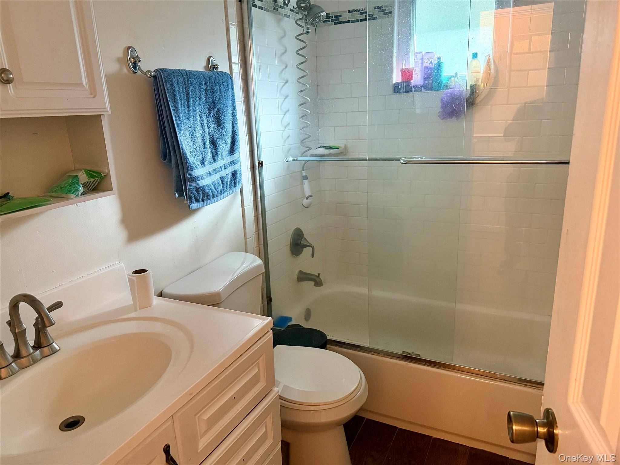 Maison de 4 Chambres à Vendre à Lake Ronkonkoma, New York, États-Unis - 5